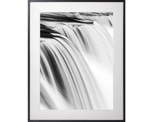 032. Veejuuksed, mustvalge