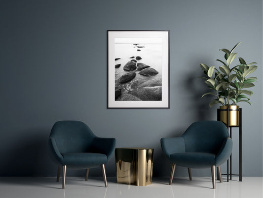 030. Kivitee, mustvalge